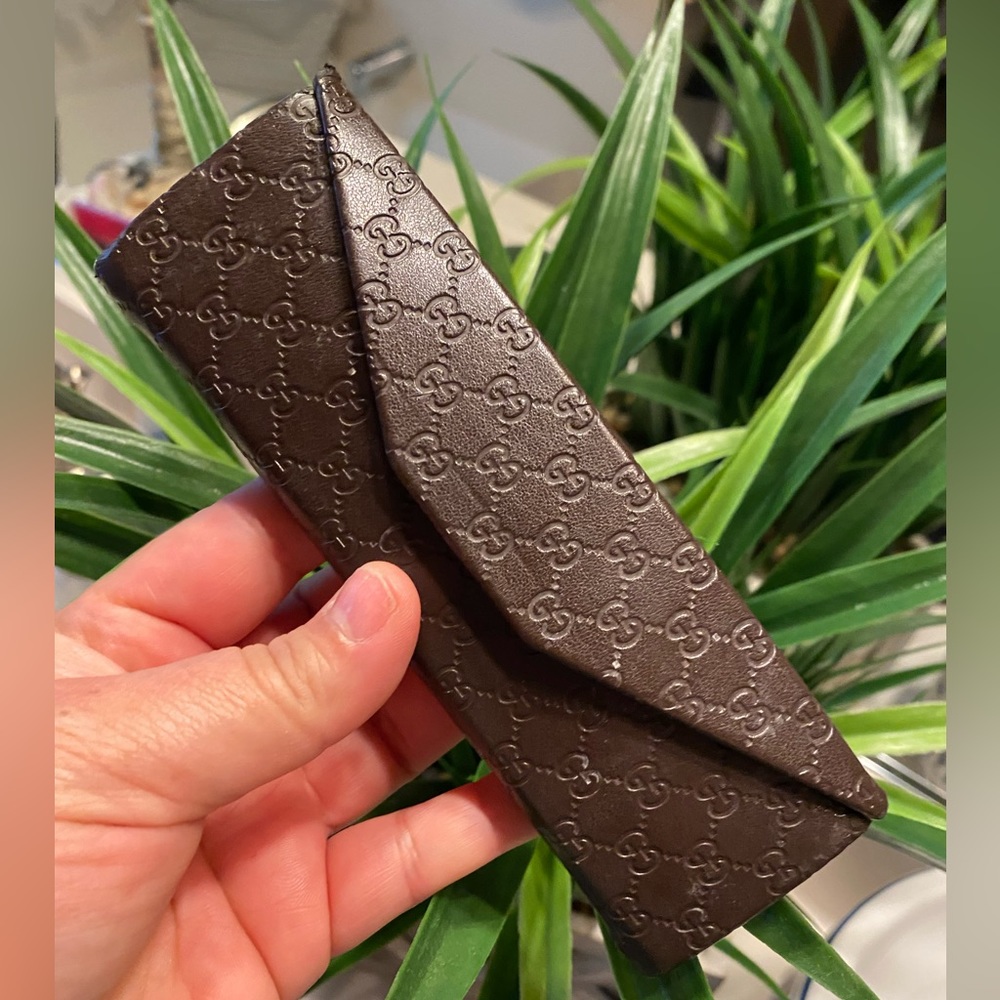 Authentic Gucci Frames With Case. Used - image 5